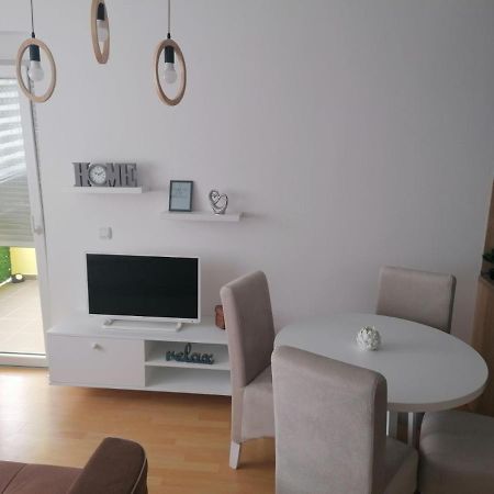 Emili Apartman Jagodina Buitenkant foto