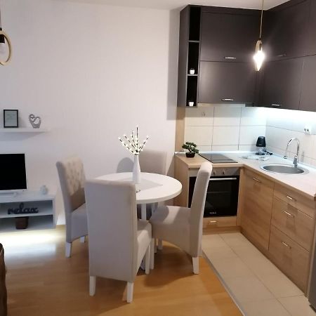 Emili Apartman Jagodina Buitenkant foto