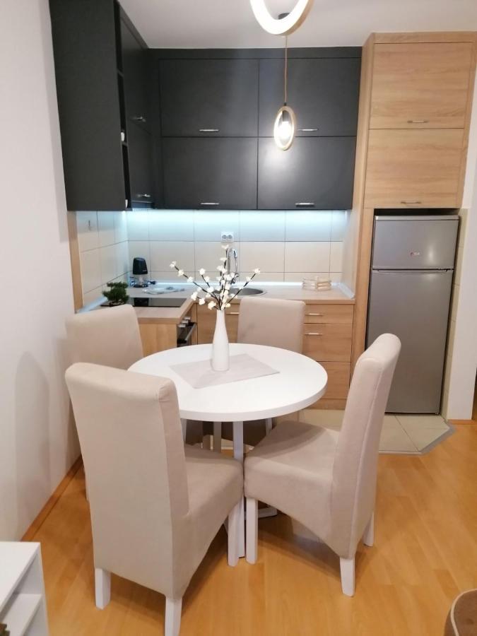 Emili Apartman Jagodina Buitenkant foto
