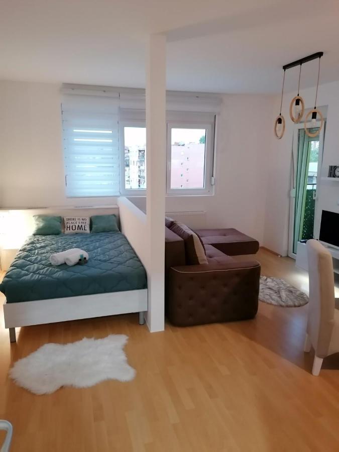 Emili Apartman Jagodina Buitenkant foto