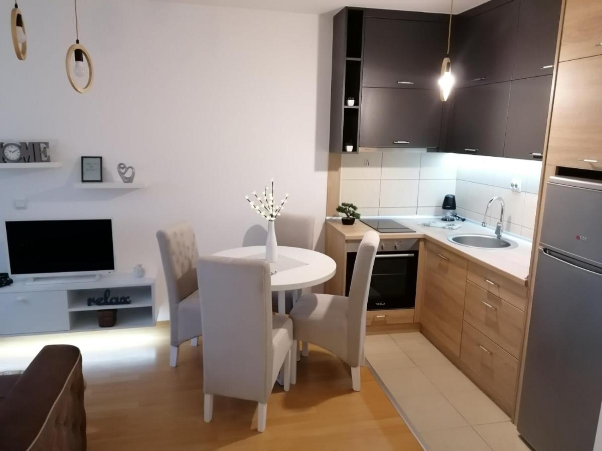 Emili Apartman Jagodina Buitenkant foto