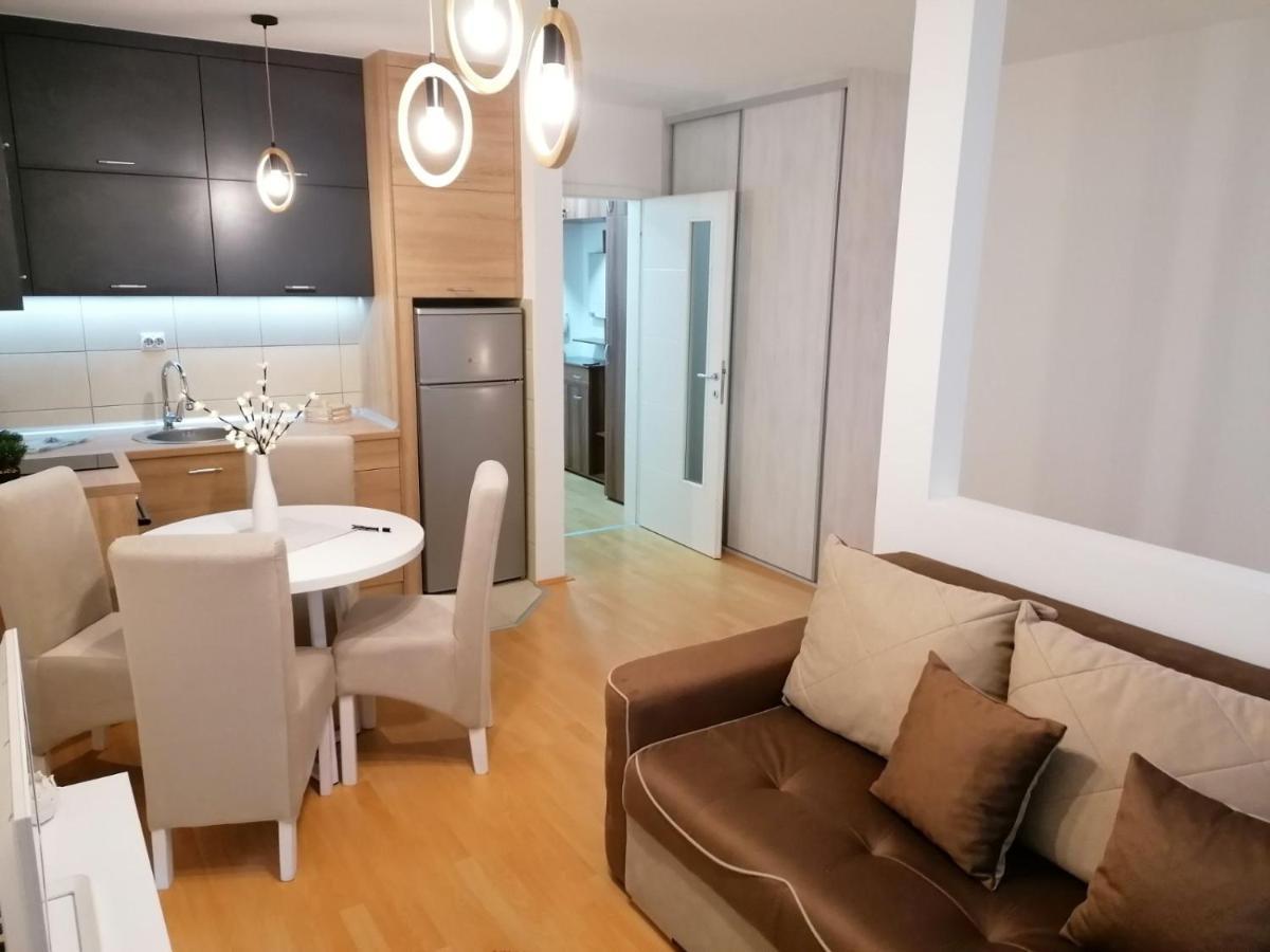 Emili Apartman Jagodina Buitenkant foto
