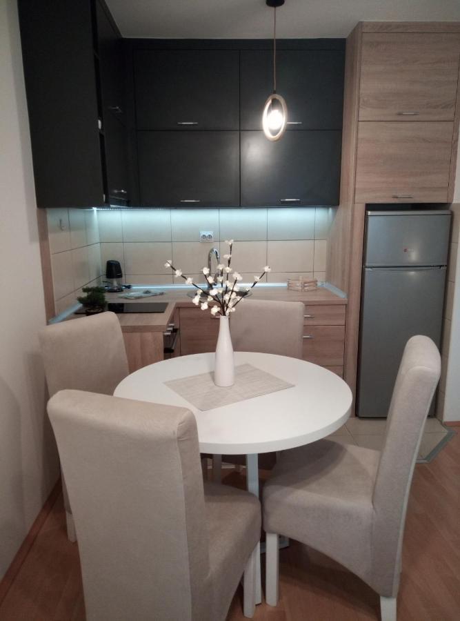 Emili Apartman Jagodina Buitenkant foto