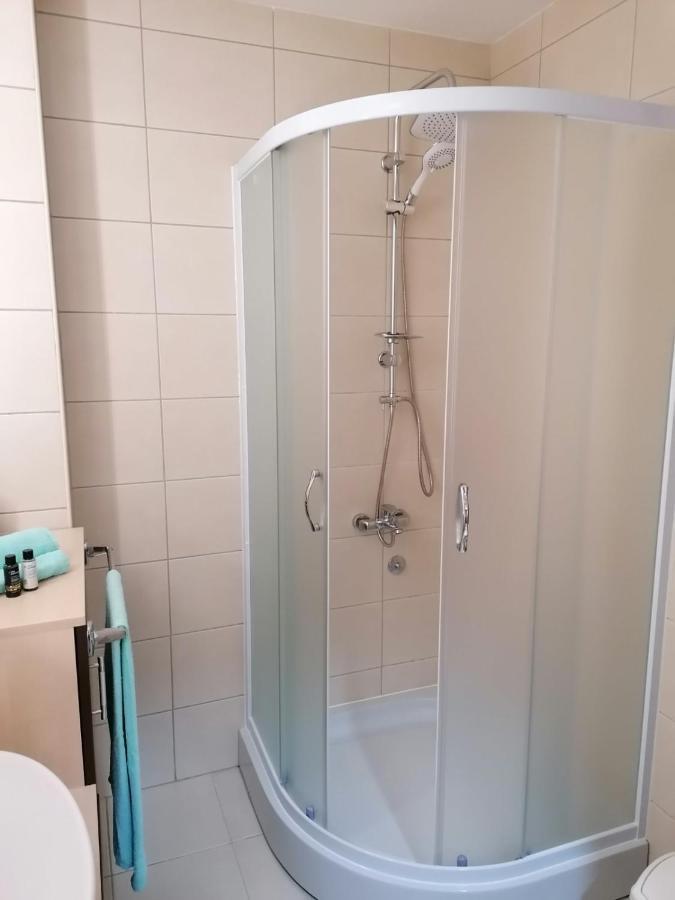 Emili Apartman Jagodina Buitenkant foto