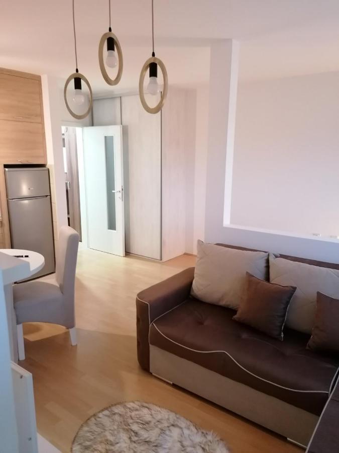 Emili Apartman Jagodina Buitenkant foto
