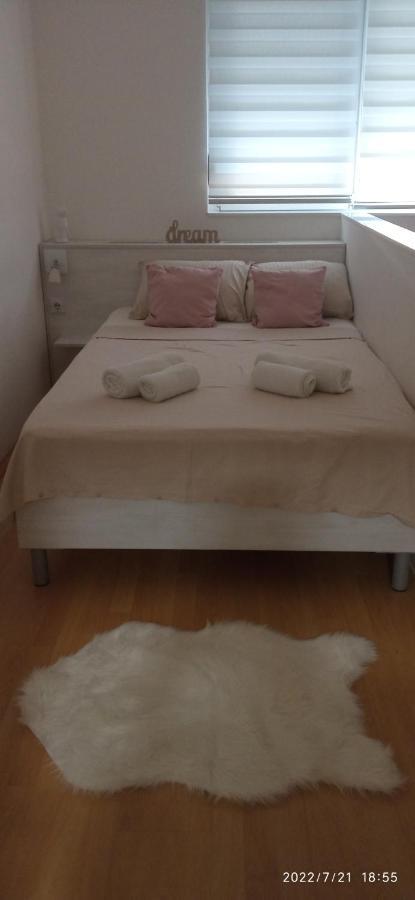 Emili Apartman Jagodina Buitenkant foto
